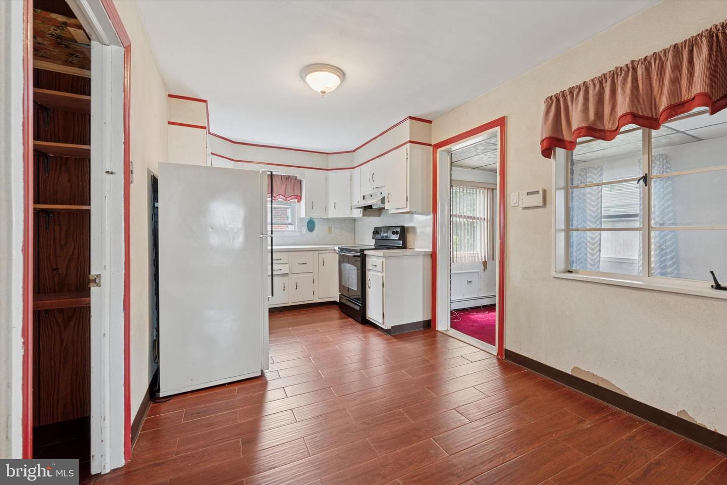 4 N Sycamore Ave Property Photo 8