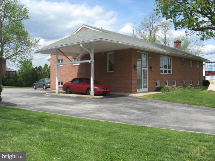 410 Township Line Rd Property Photo 1