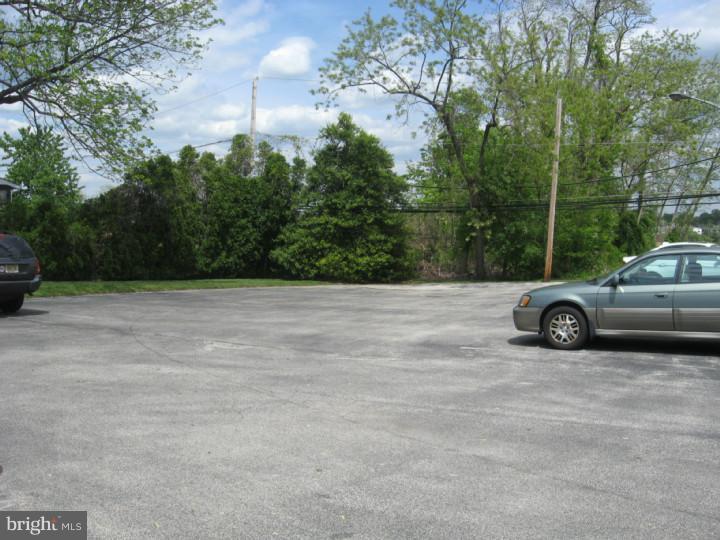 410 Township Line Rd Property Photo 3