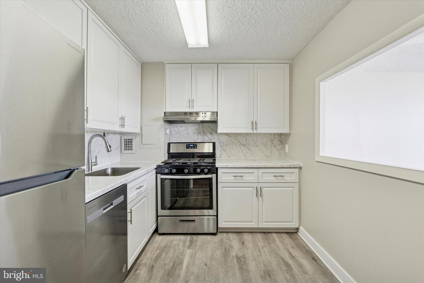 1030 E Lancaster Ave Property Photo 1