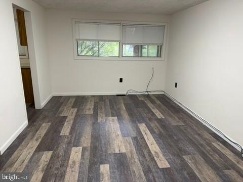 300 S Chester Rd Property Photo 2