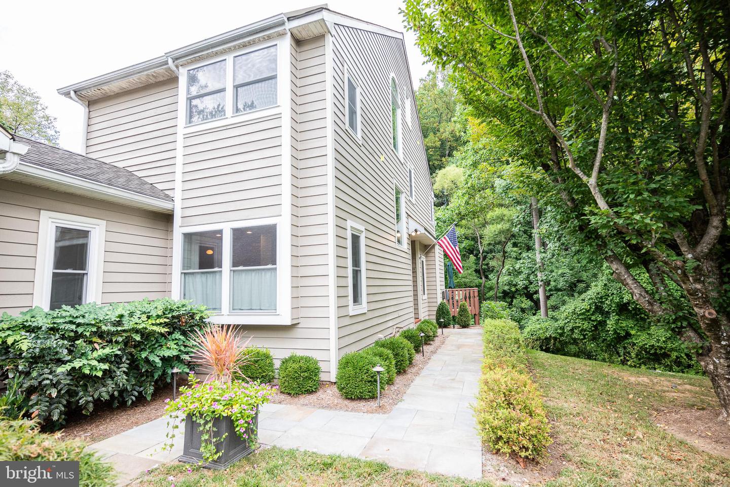 429 Wooded Way Property Photo 2