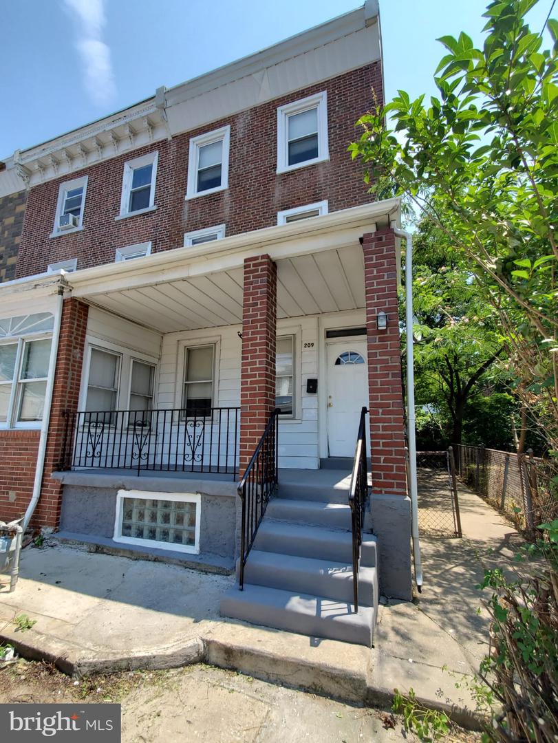 209 S 5th St Property Photo 2