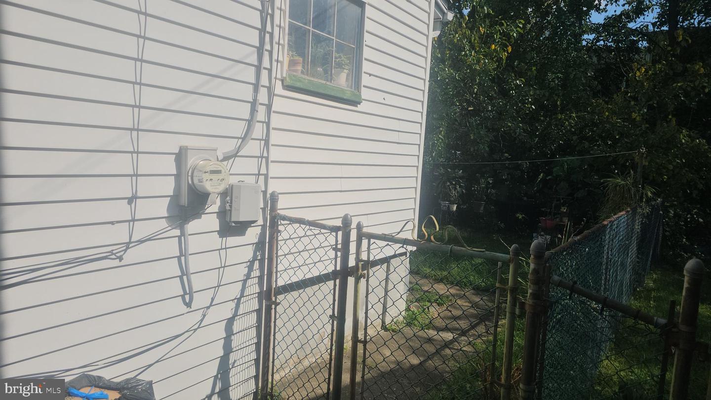 105 E 22nd St Property Photo 25