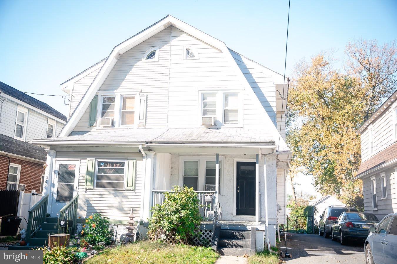 204 E Avon Rd Property Photo 1