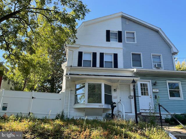 722 Lincoln Ave Property Photo 2