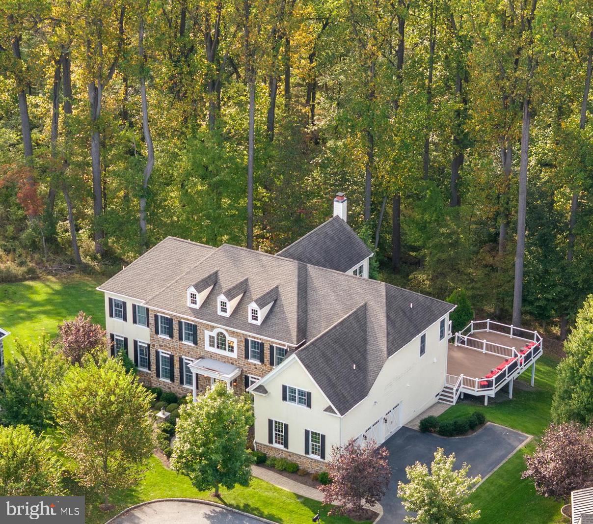 3917 Woodland Dr Property Photo 3