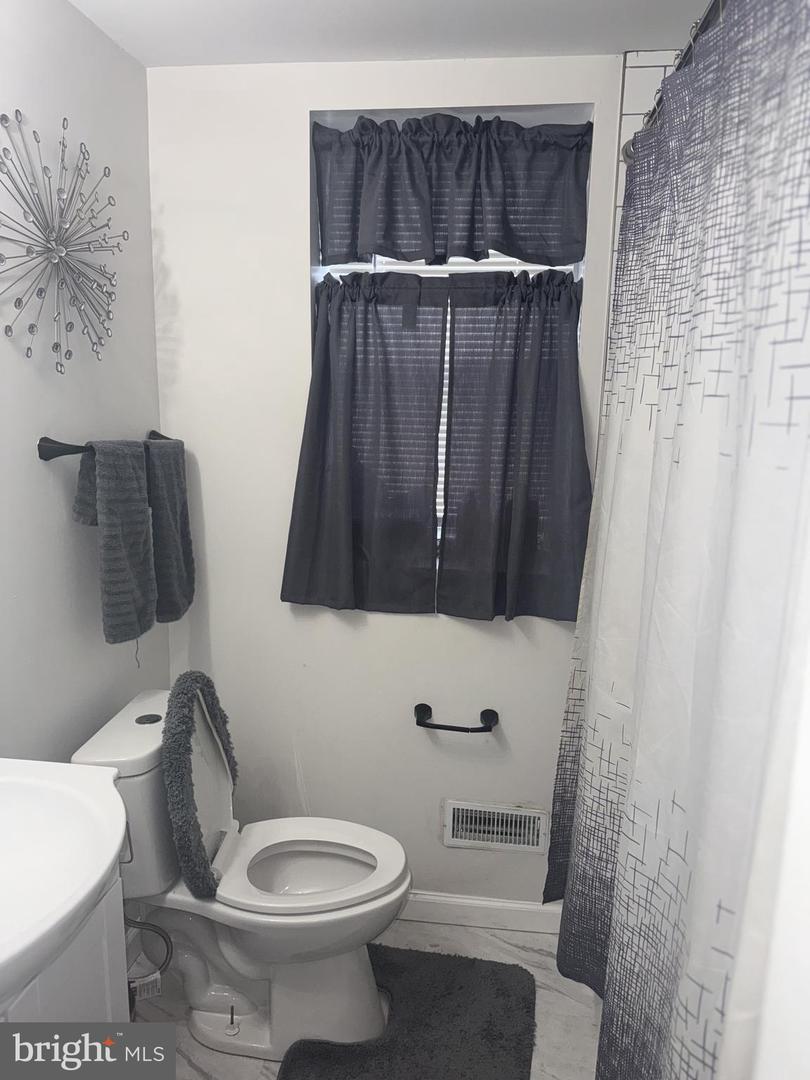 129 Branford Rd Property Photo 4