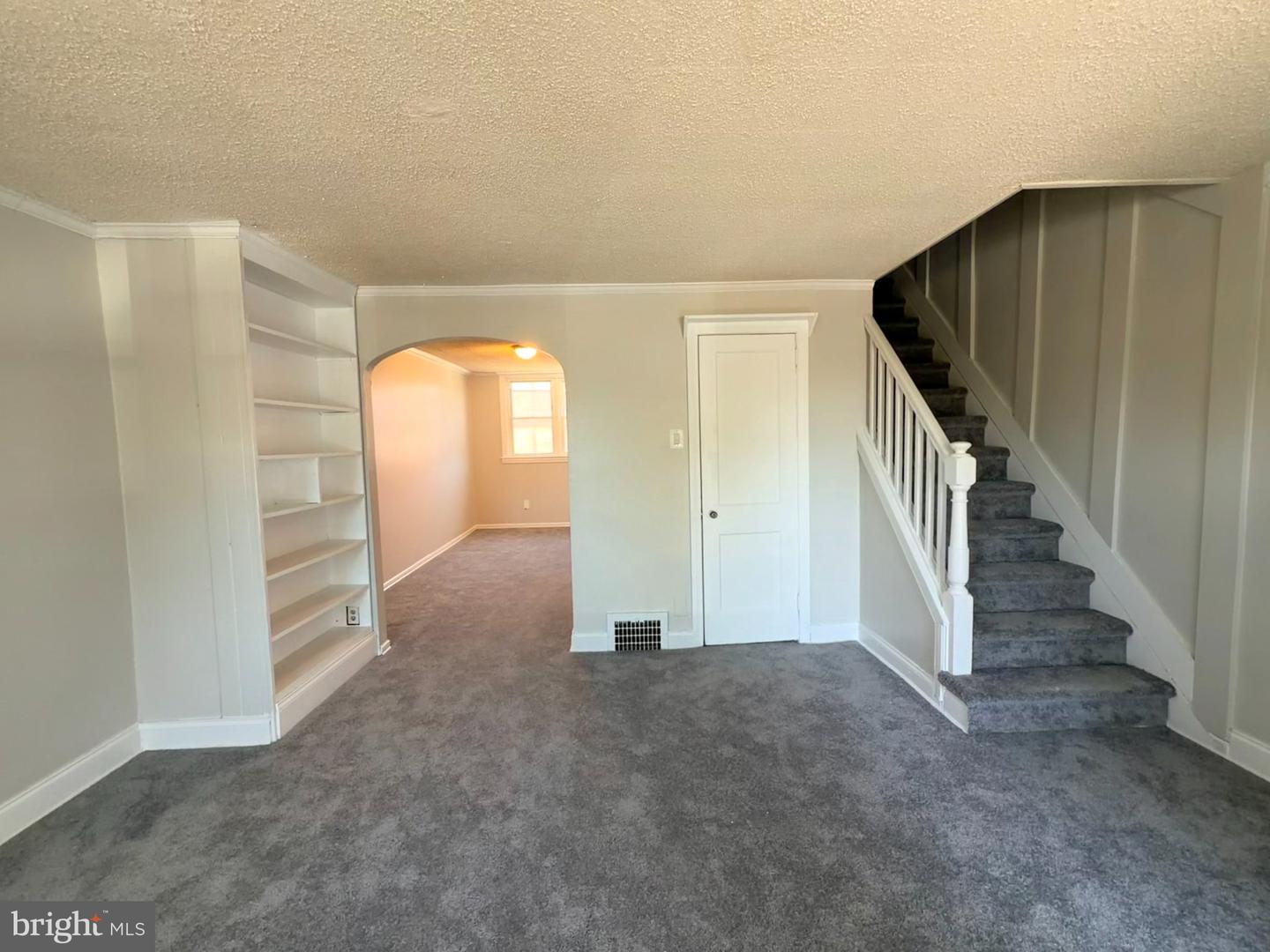 921 Lincoln St Property Photo 3