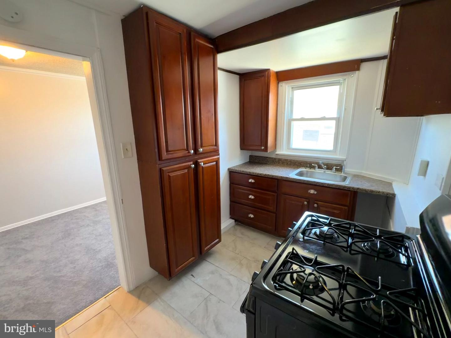 921 Lincoln St Property Photo 6