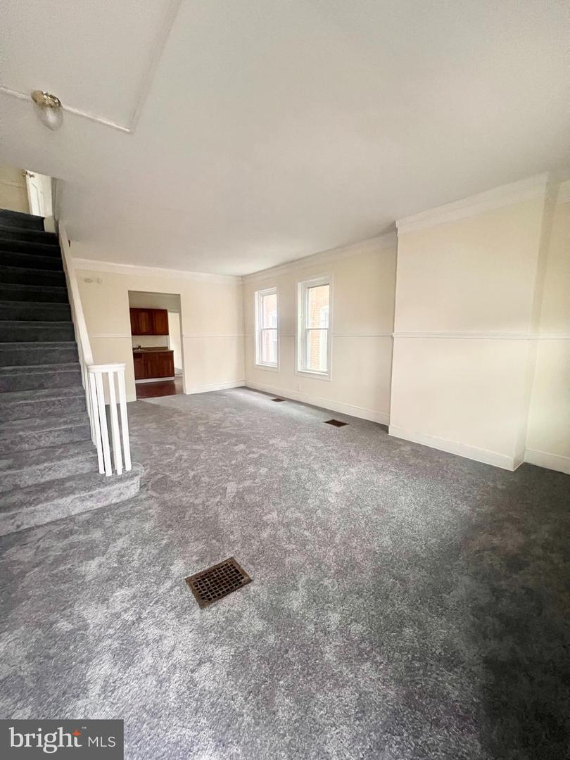 1102 Parker St Property Photo 2