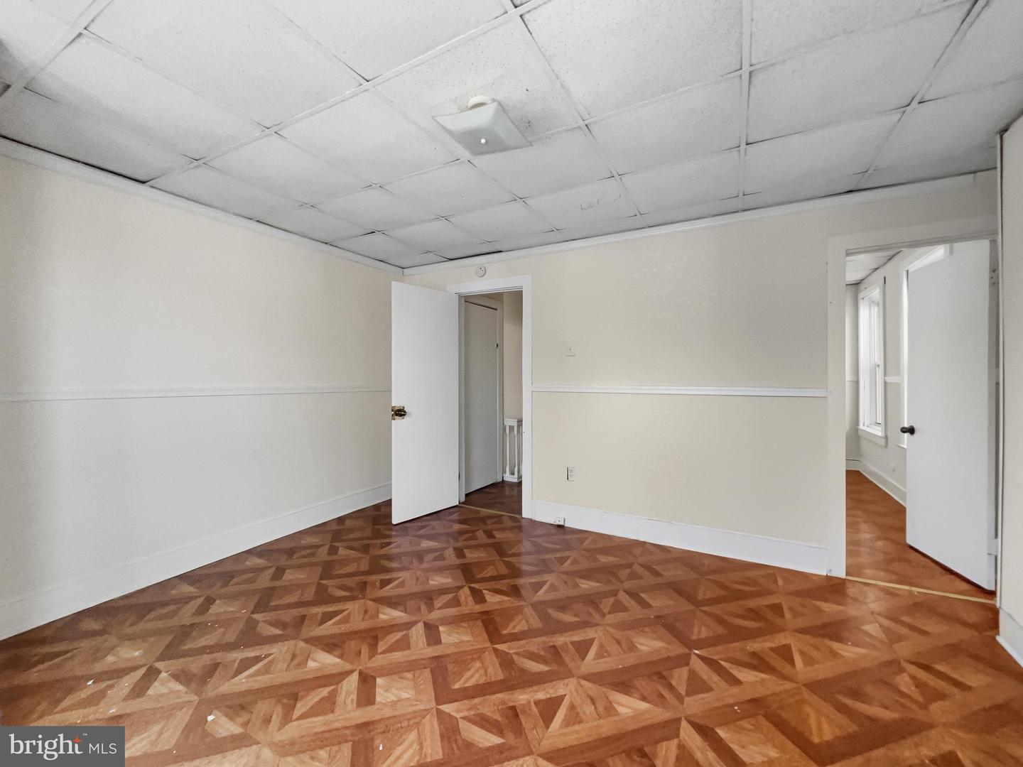 1102 Parker St Property Photo 6