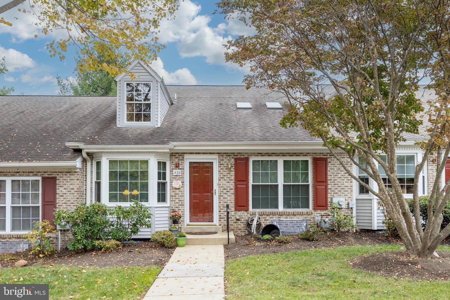 1433 Country Club Dr Property Photo 1