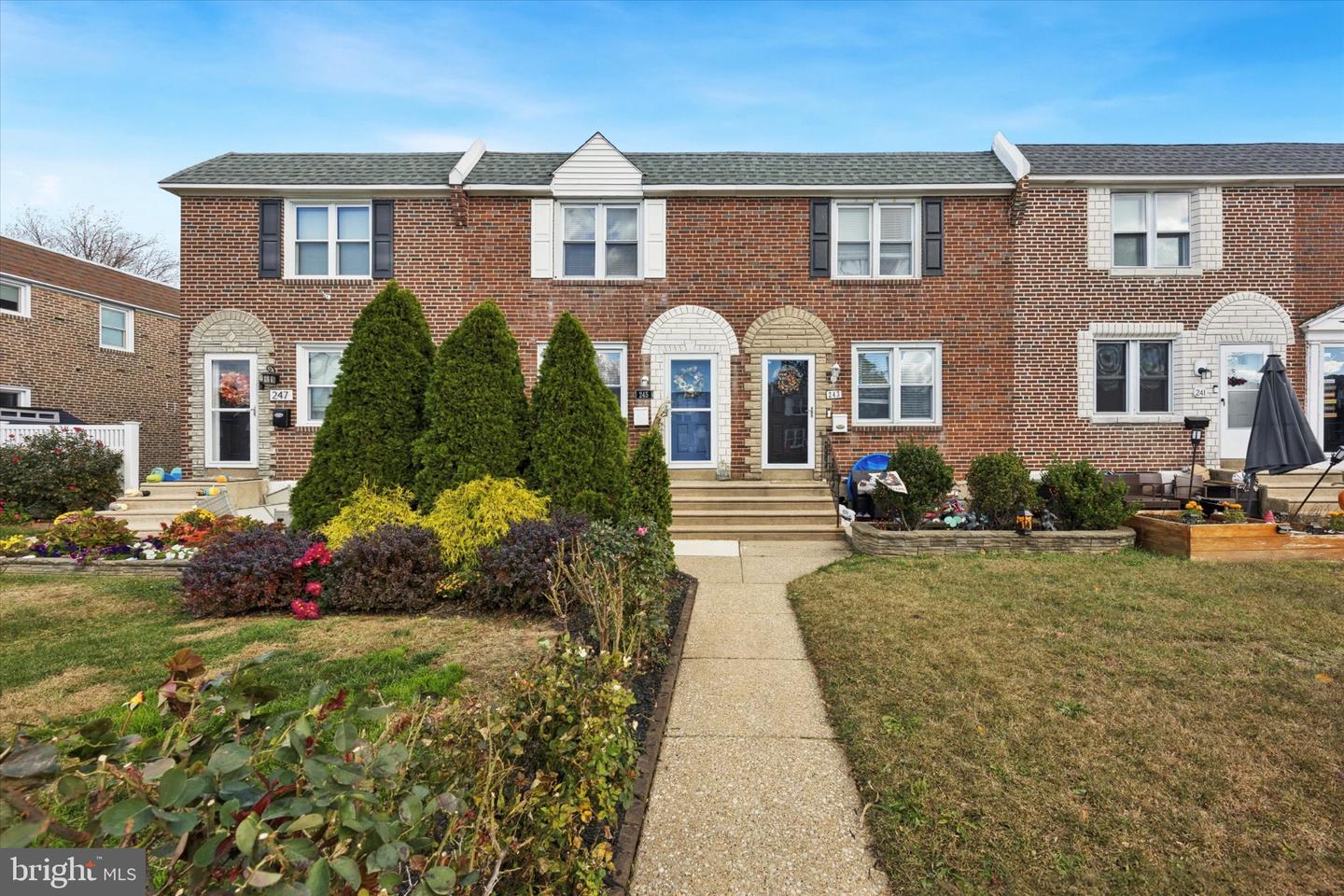 245 Gramercy Dr Property Photo 1