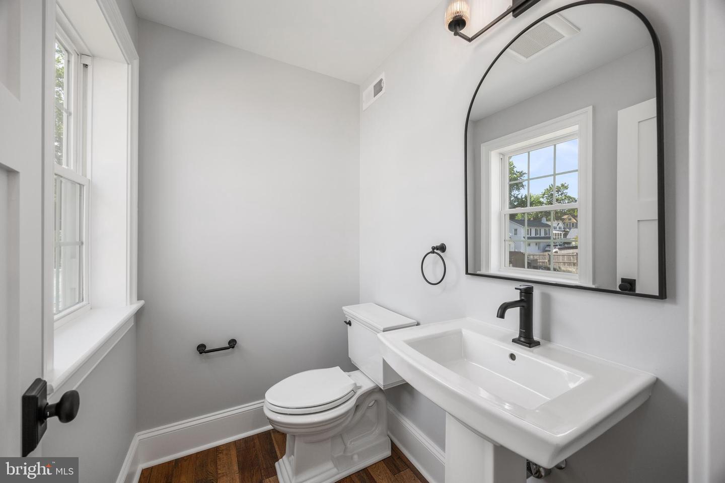 611 Summer St Property Photo 14