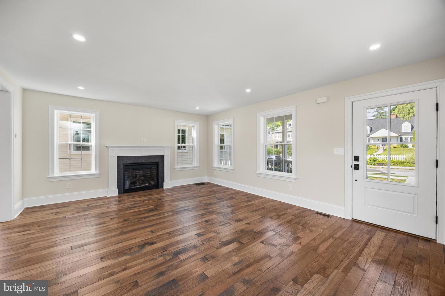 611 Summer St Property Photo 16
