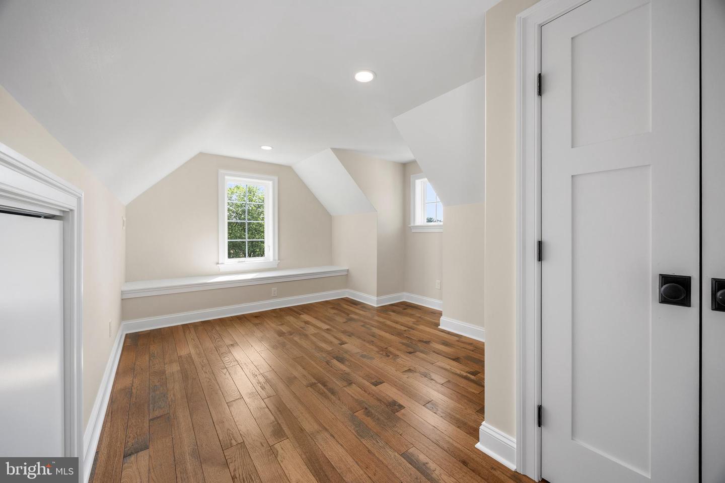 611 Summer St Property Photo 37