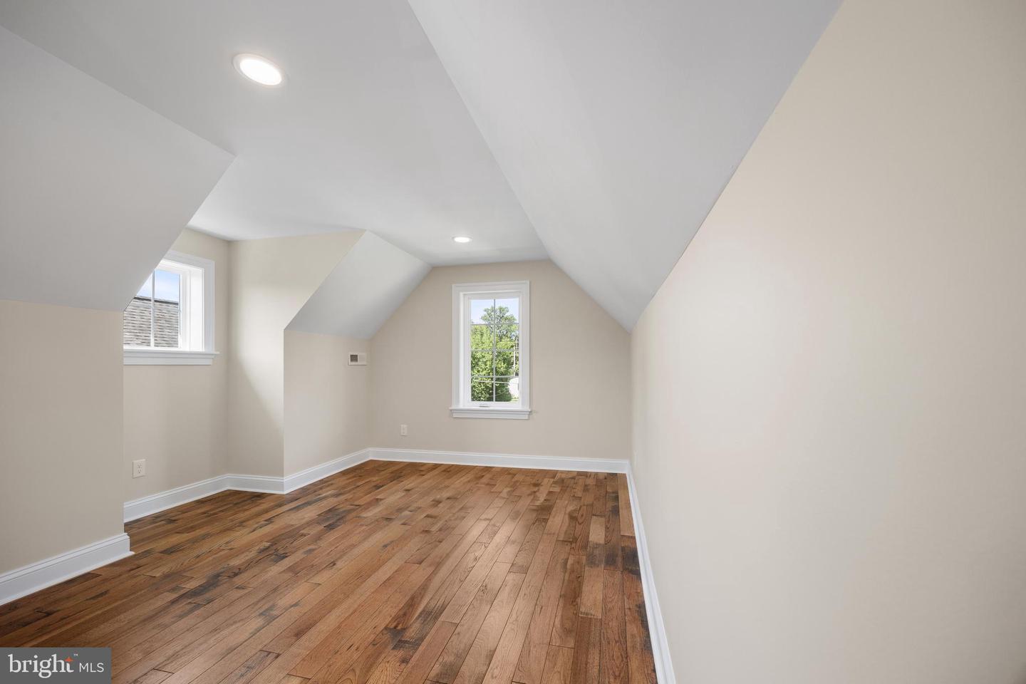 611 Summer St Property Photo 39