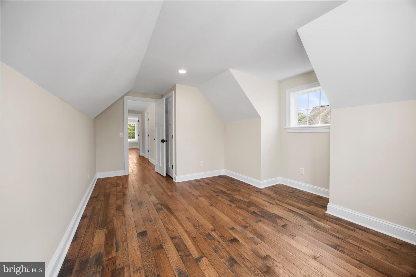 611 Summer St Property Photo 40