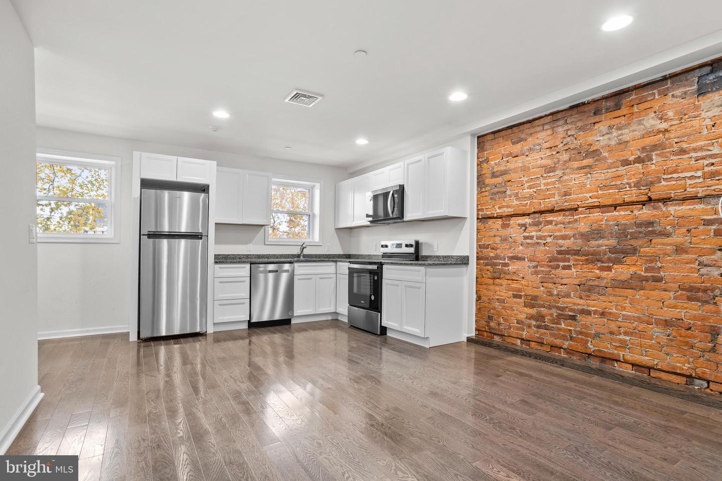 819 11th Ave #c Property Photo 5