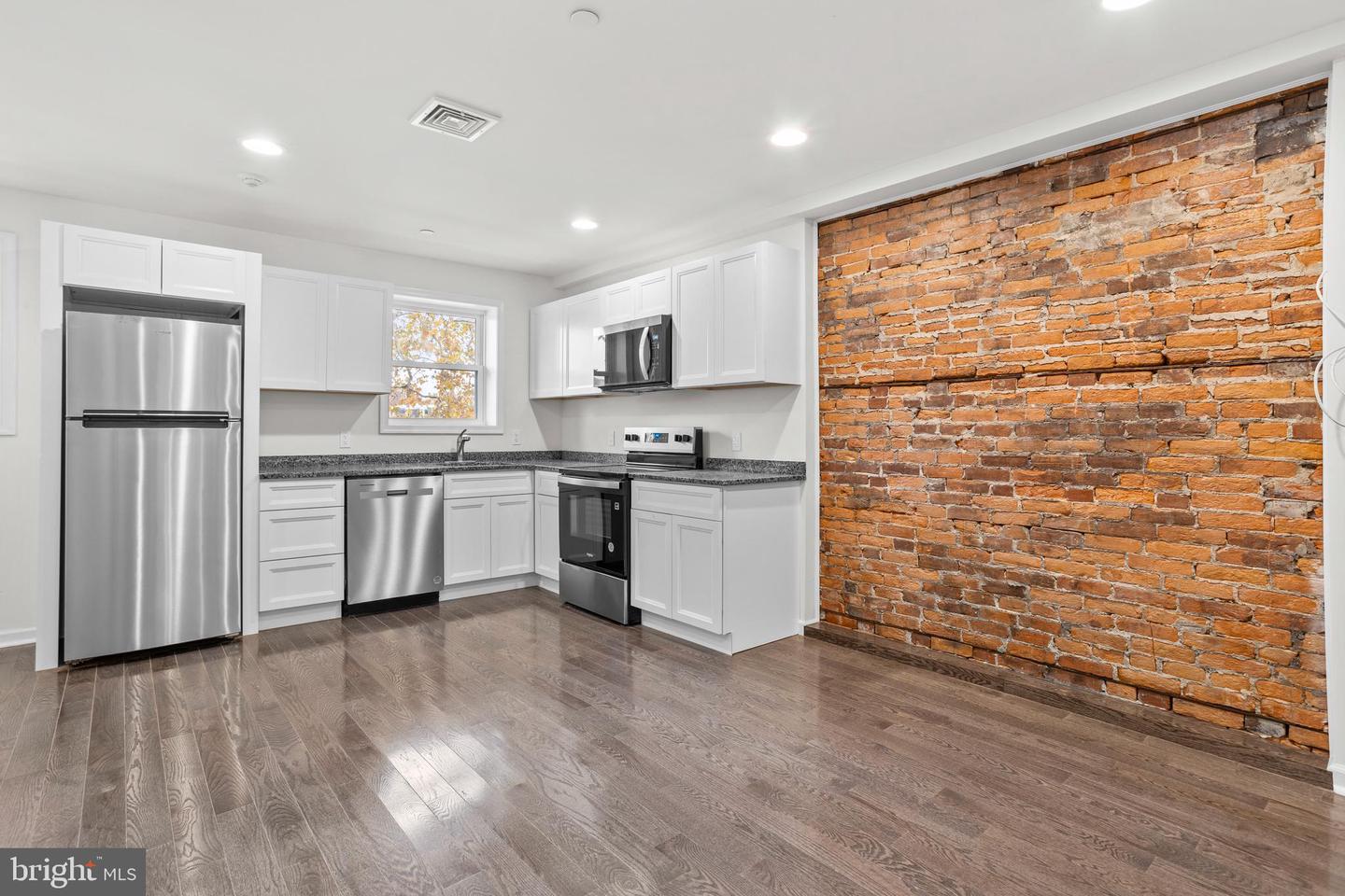 819 11th Ave #c Property Photo 6