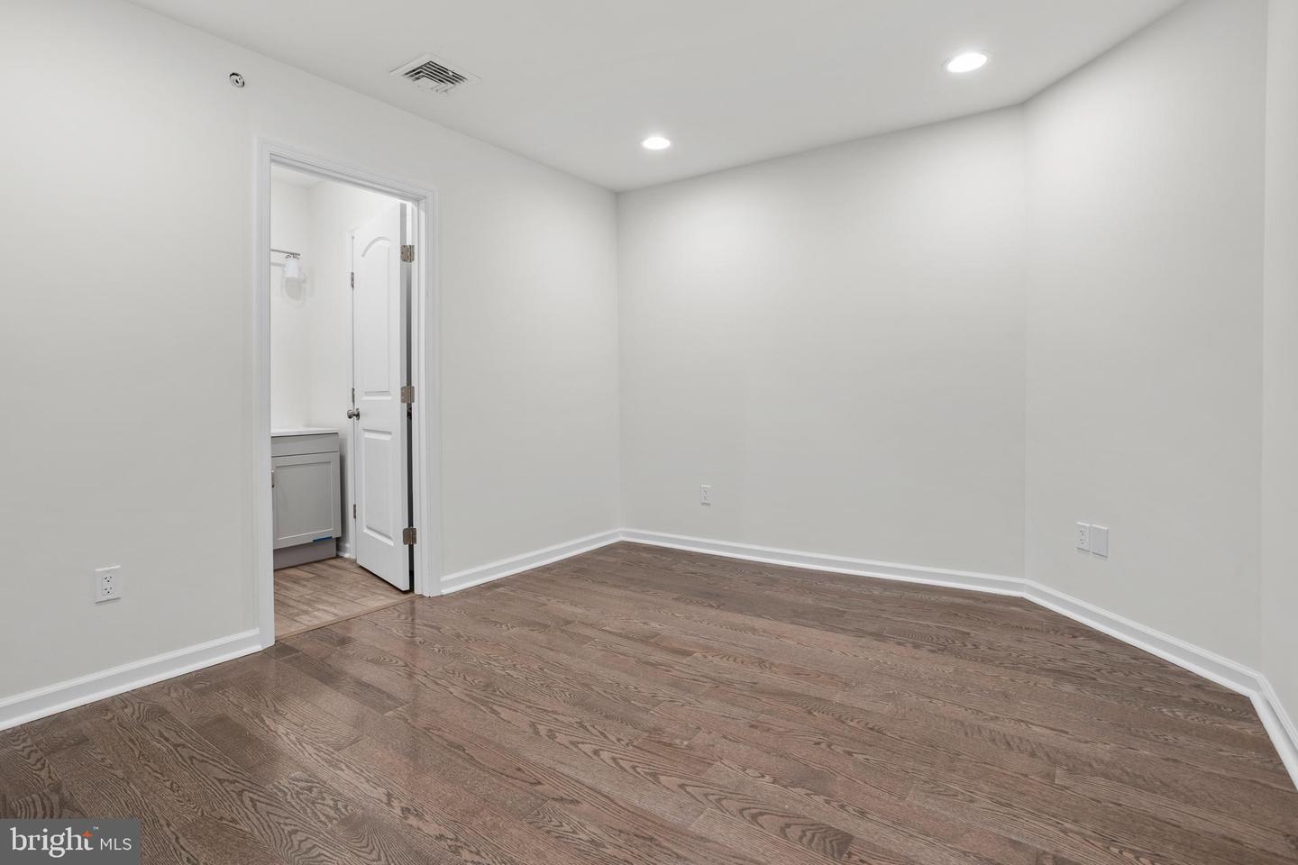 819 11th Ave #c Property Photo 11