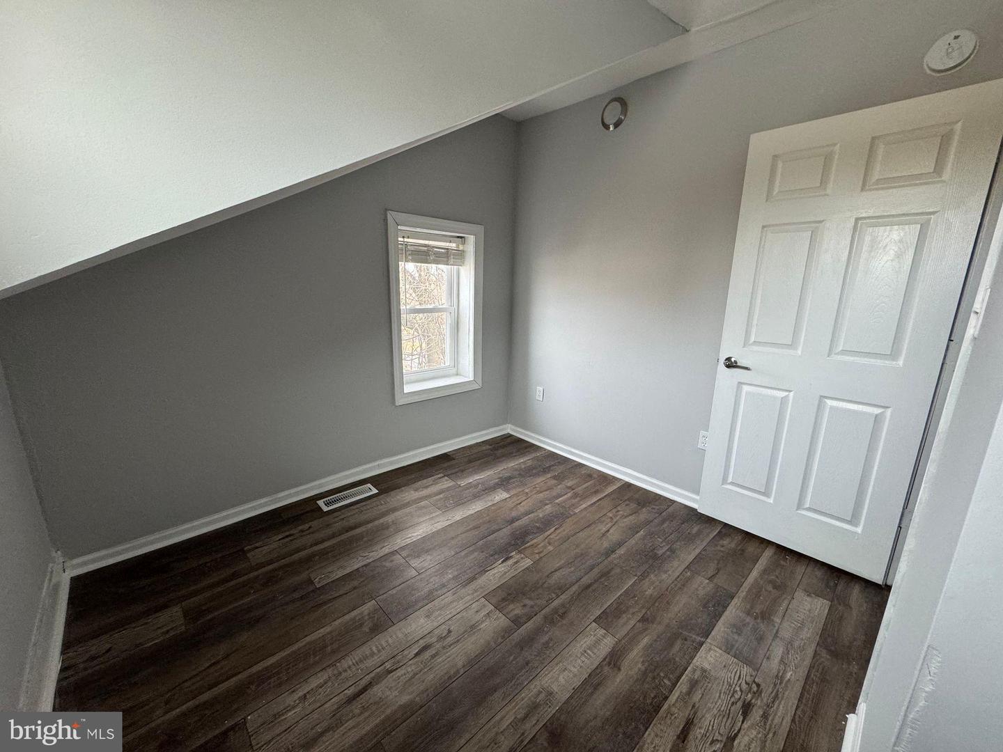 610 E 9th St #2 Property Photo 5