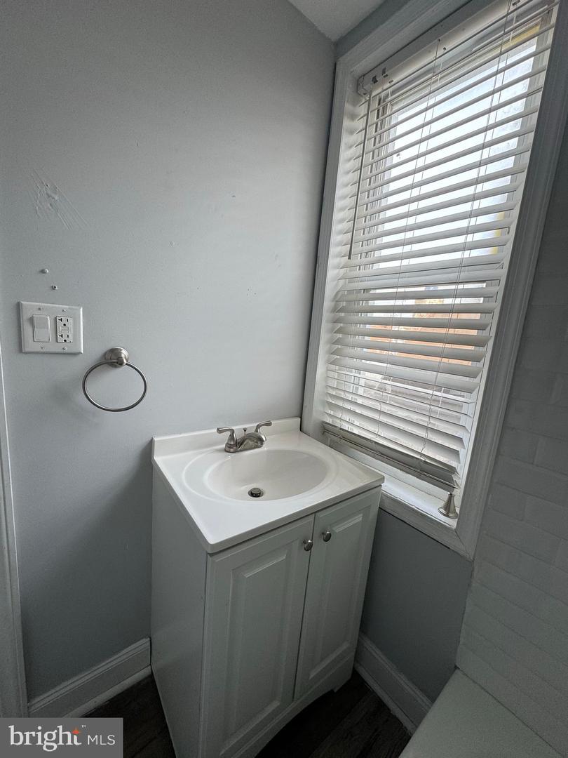 610 E 9th St #2 Property Photo 7
