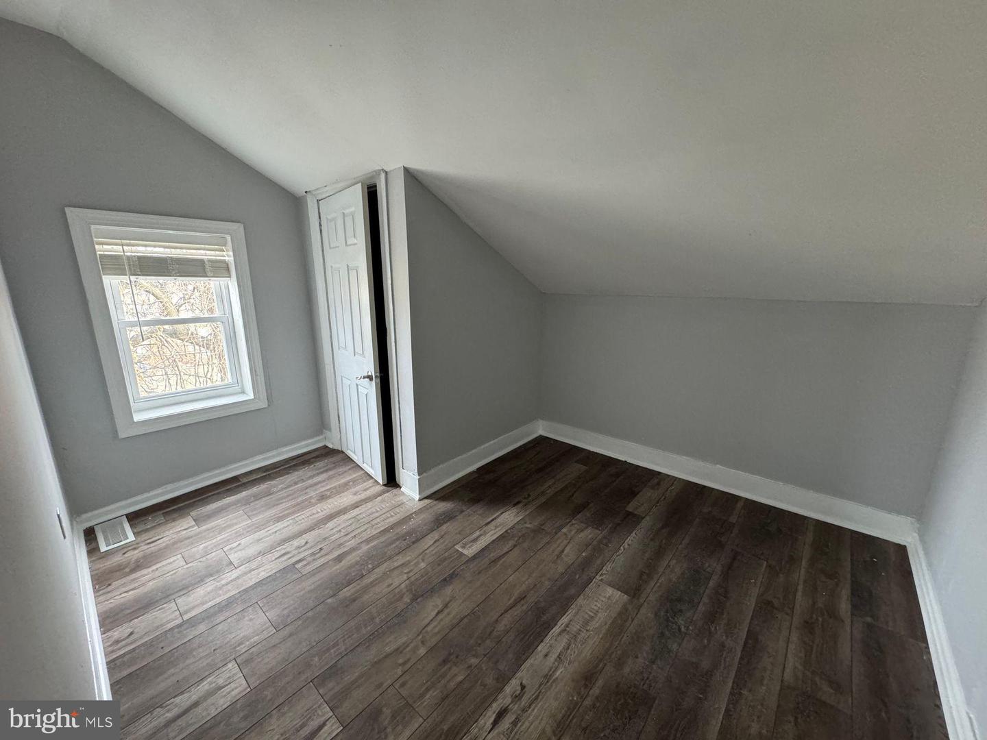 610 E 9th St #2 Property Photo 8