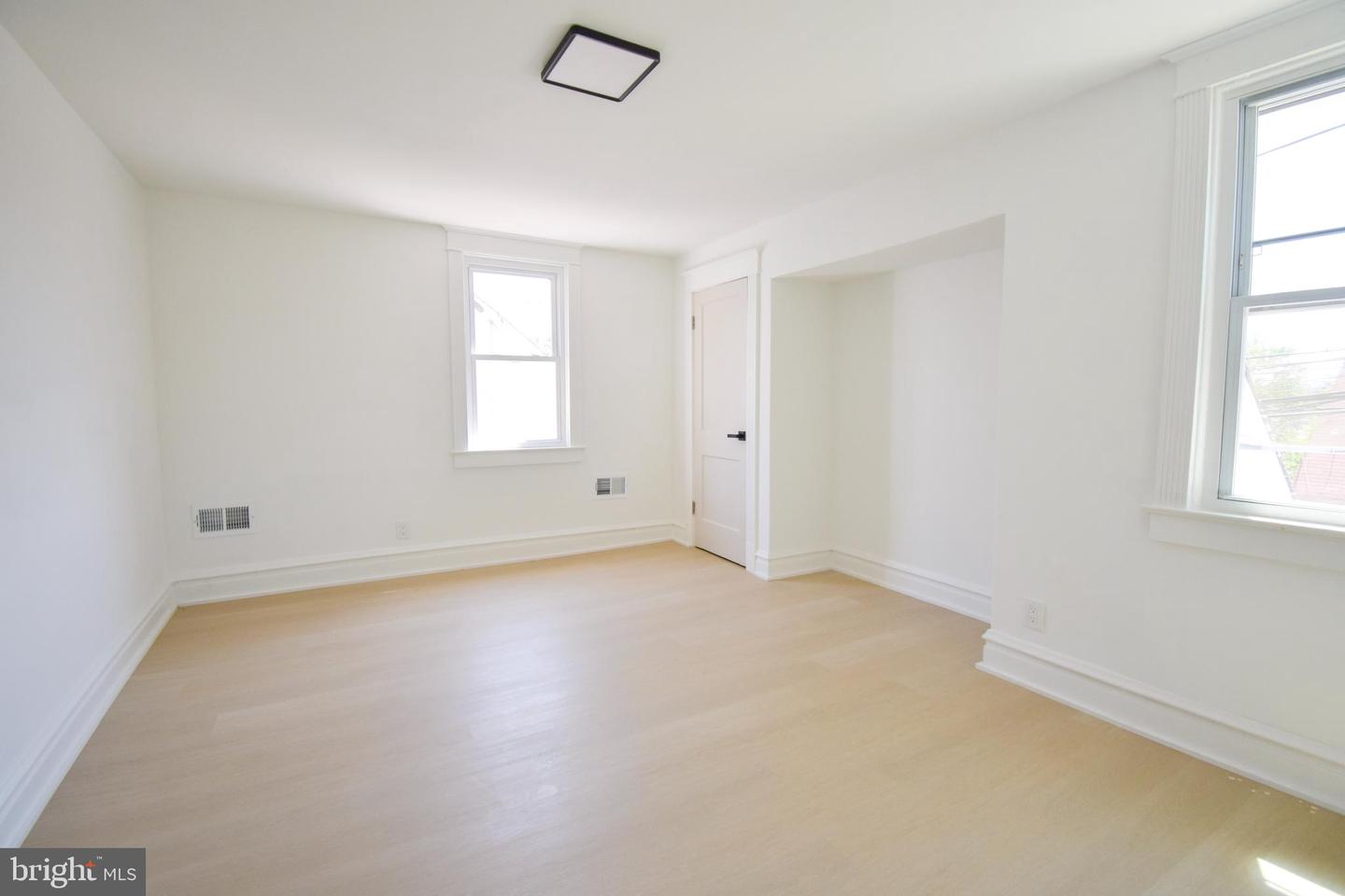 247 Heather Rd Property Photo 10