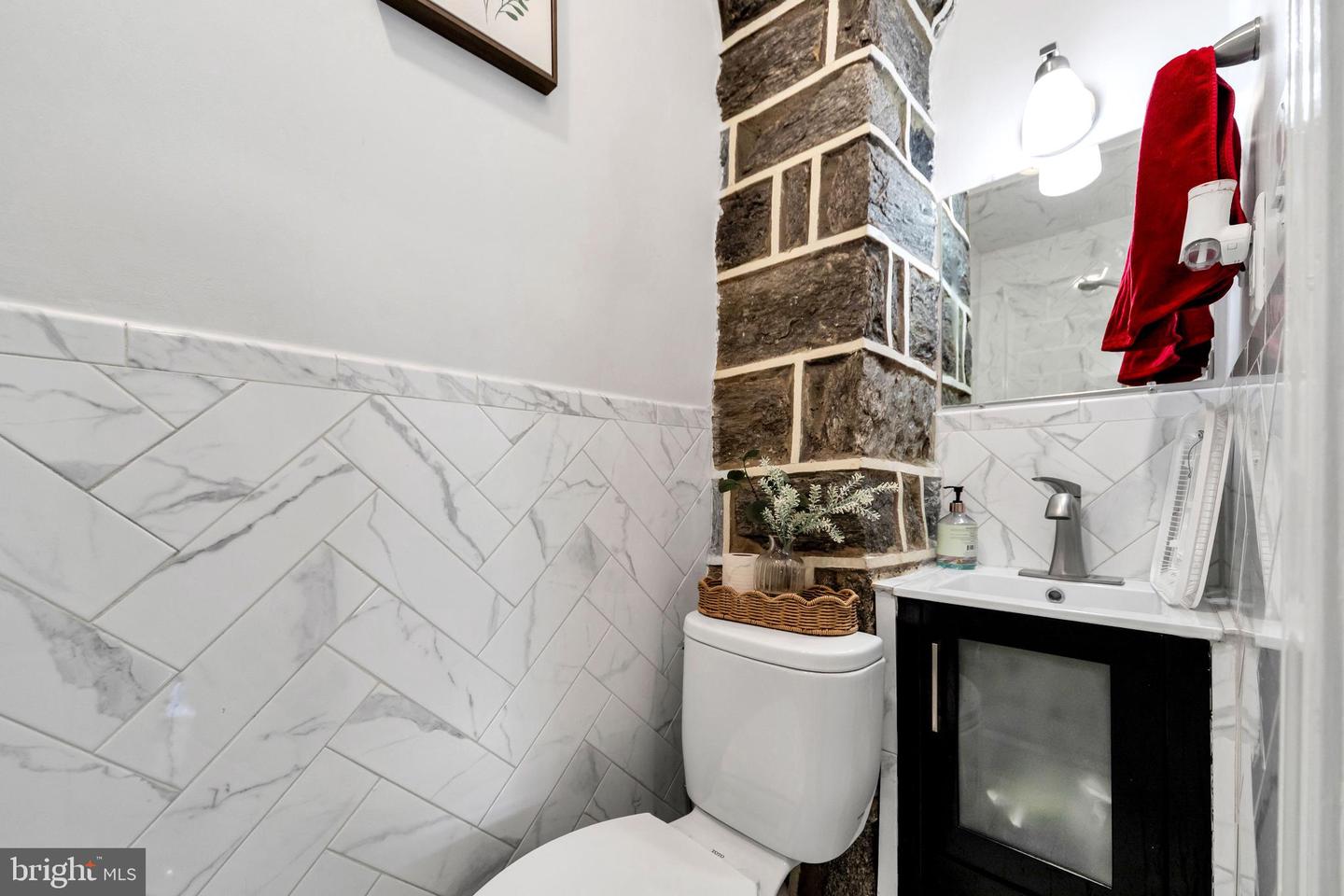 15 Kenmore Rd Property Photo 6