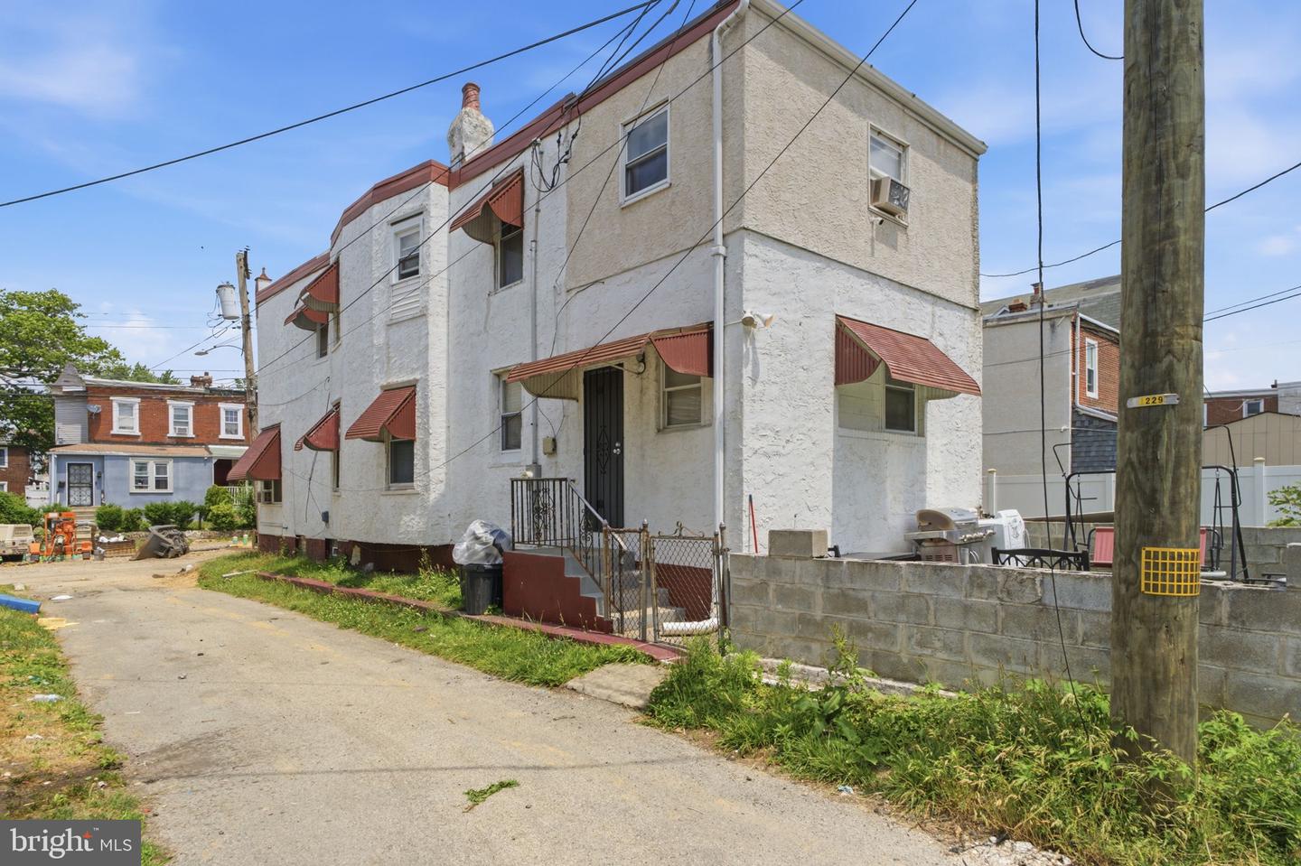 208 Walnut St Property Photo 5