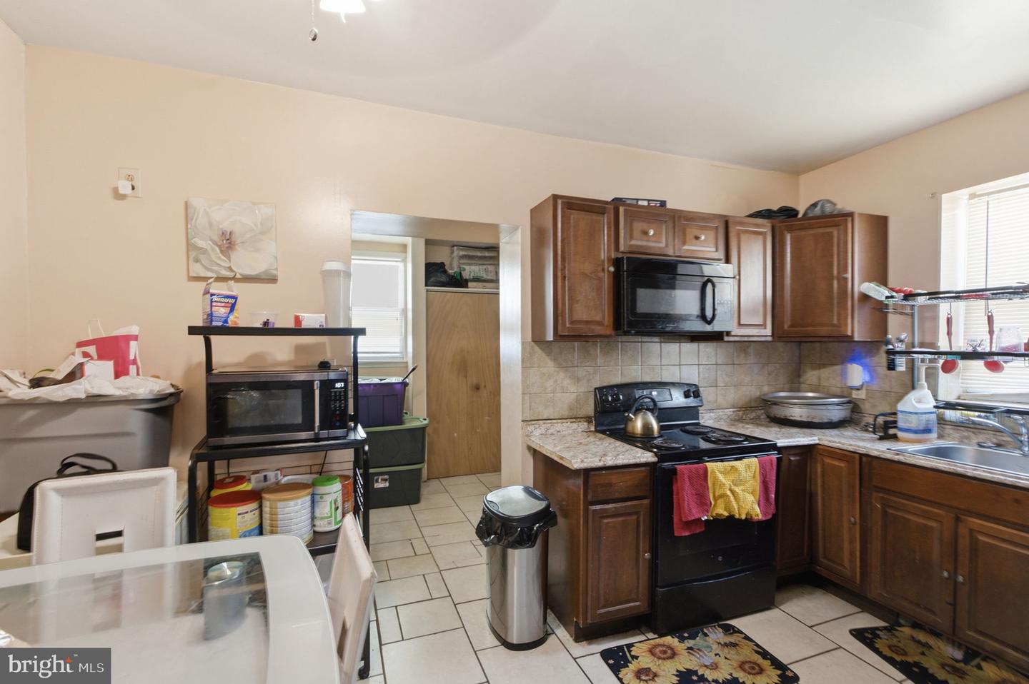 208 Walnut St Property Photo 14