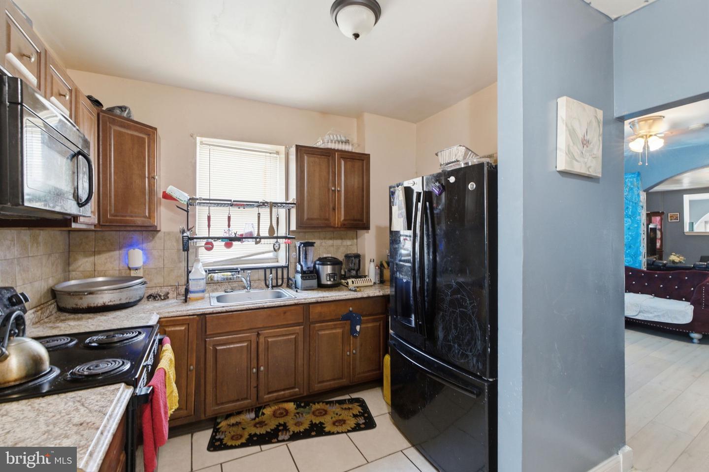 208 Walnut St Property Photo 16
