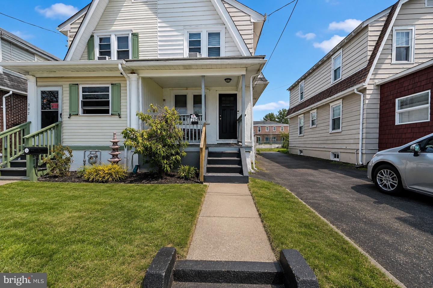 204 E AVON RD