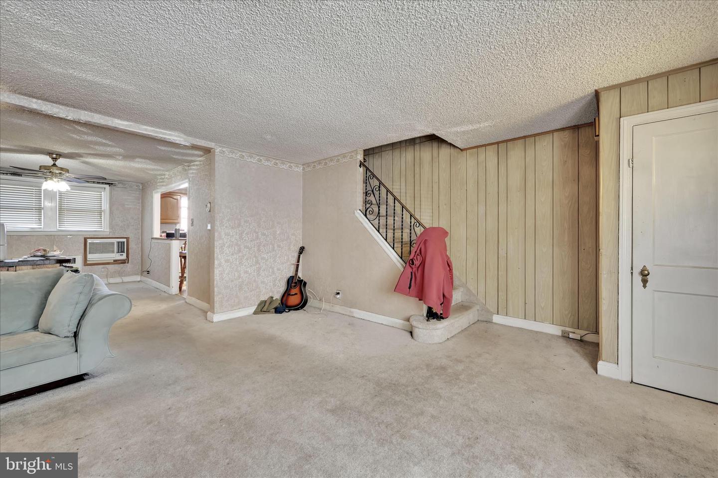 217 E Greenwood Ave Property Photo 3