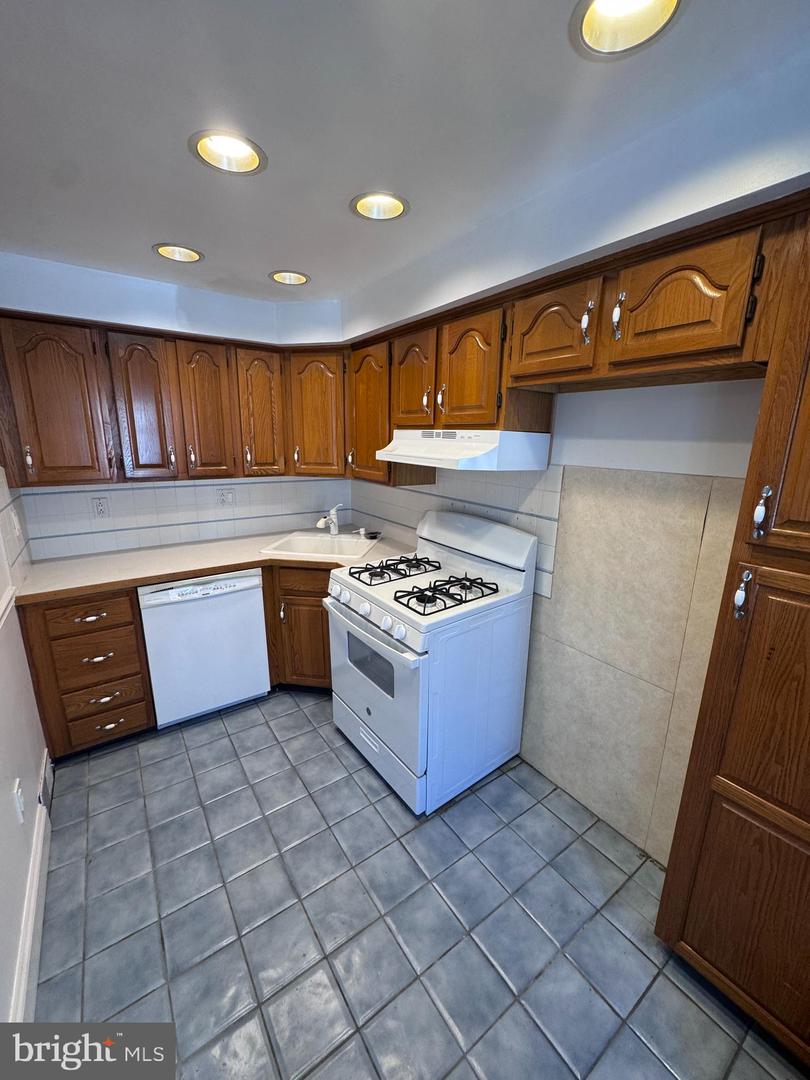 251 Revere Rd Property Photo 4