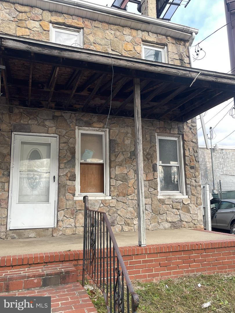 409 Flower St Property Photo 1