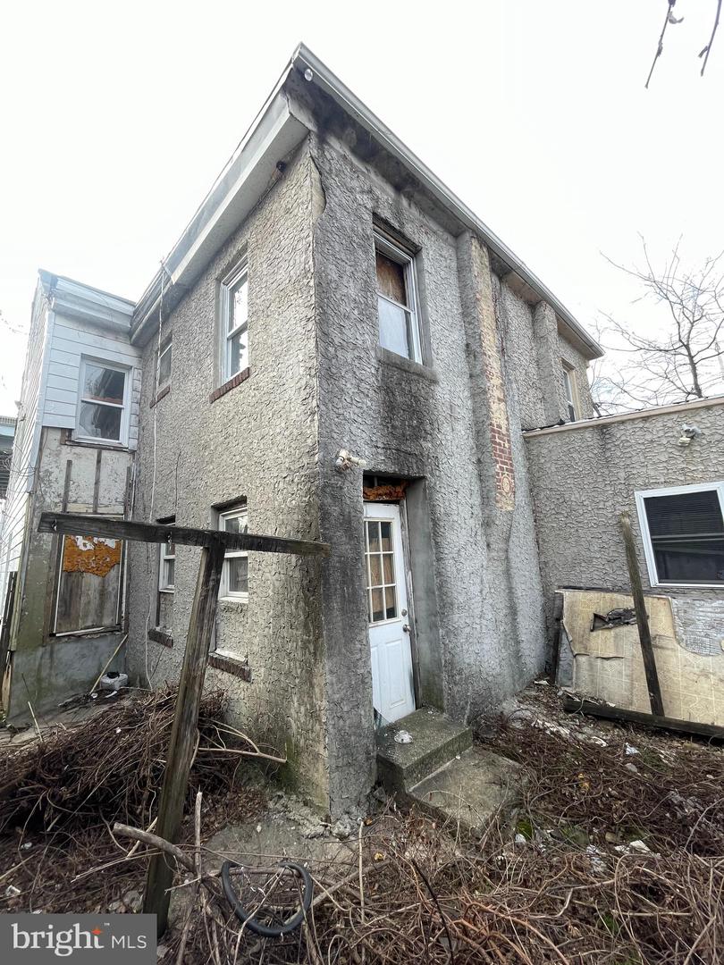 409 Flower St Property Photo 2