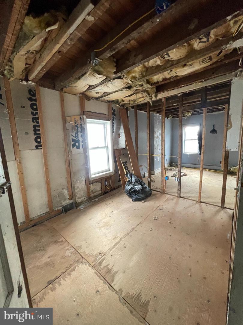 409 Flower St Property Photo 6