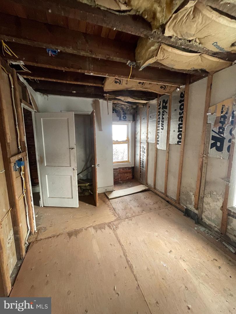409 Flower St Property Photo 7