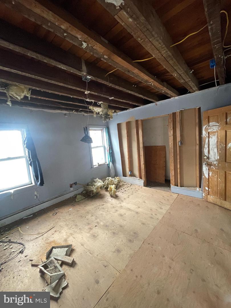 409 Flower St Property Photo 13