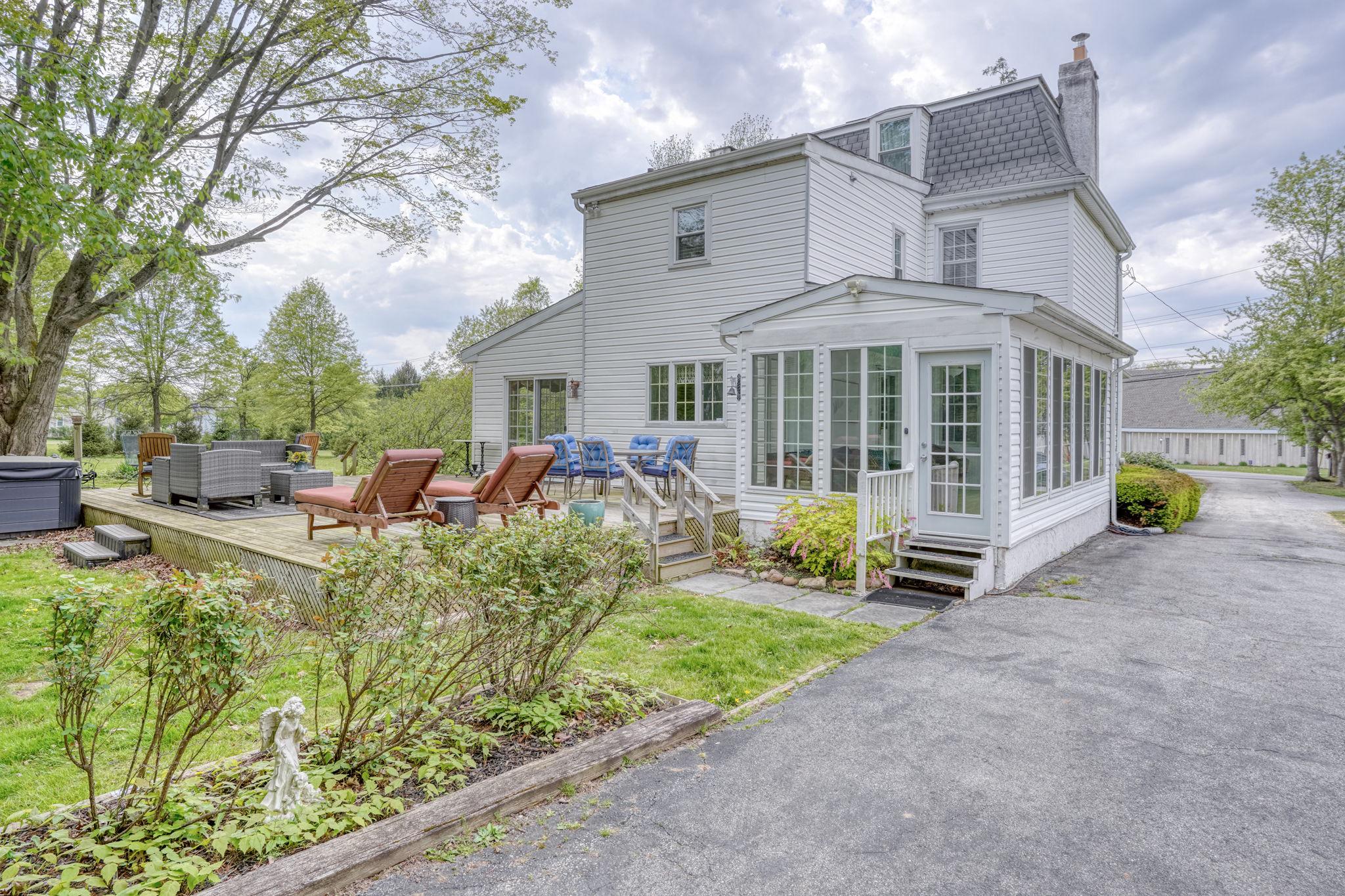 1078 Smithbridge Property Photo 4