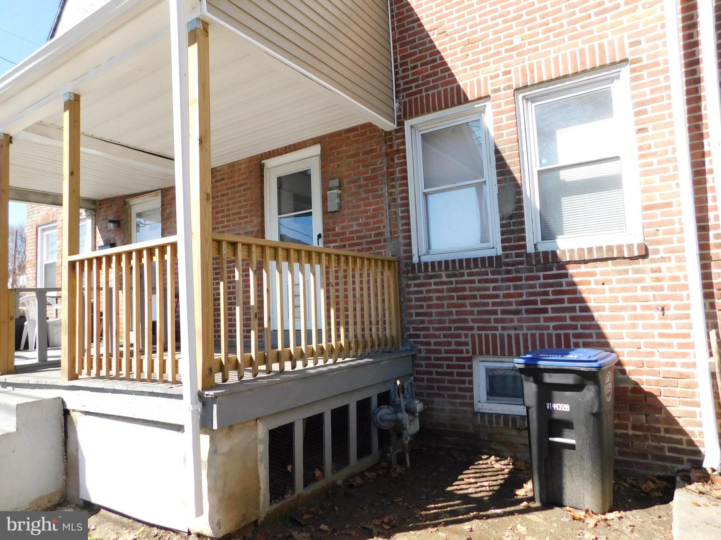 1202 Morton Ave Property Photo 3