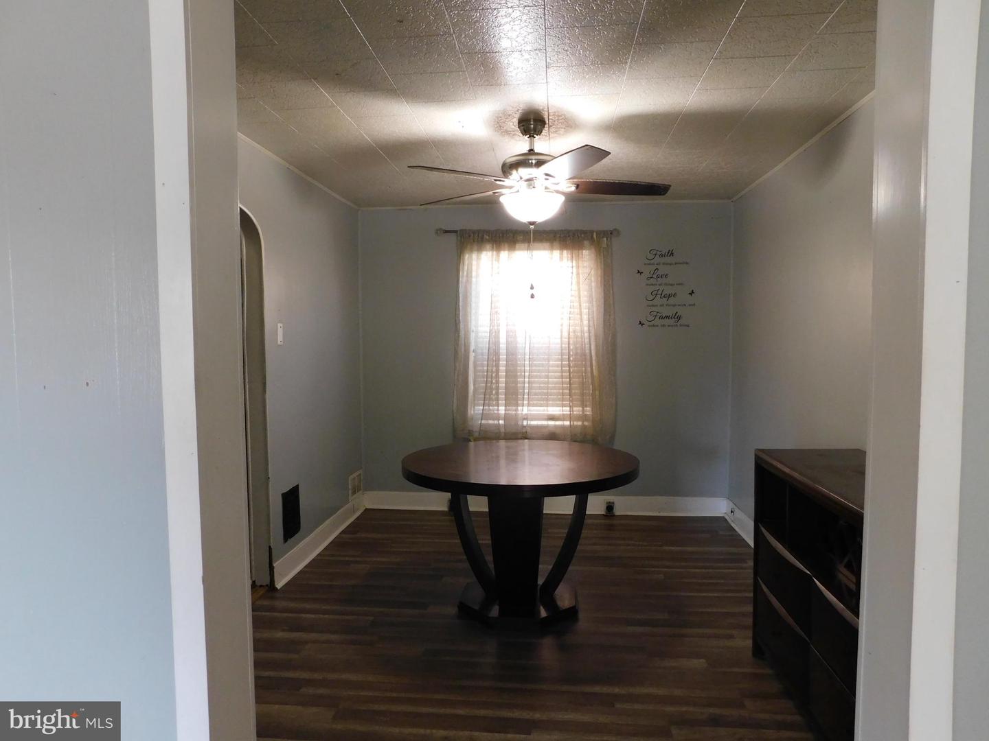 1202 Morton Ave Property Photo 9