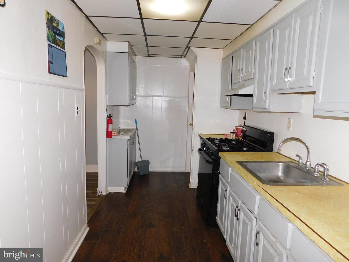 1202 Morton Ave Property Photo 11