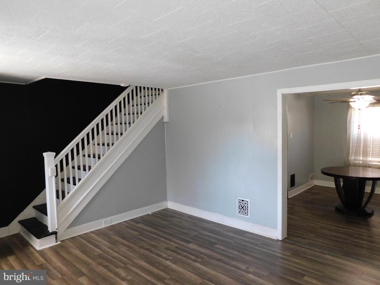 1202 Morton Ave Property Photo 12