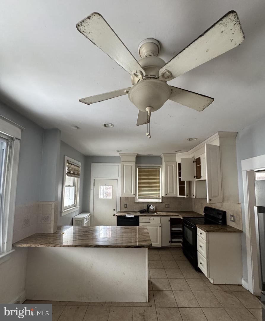 820 Fern St Property Photo 3