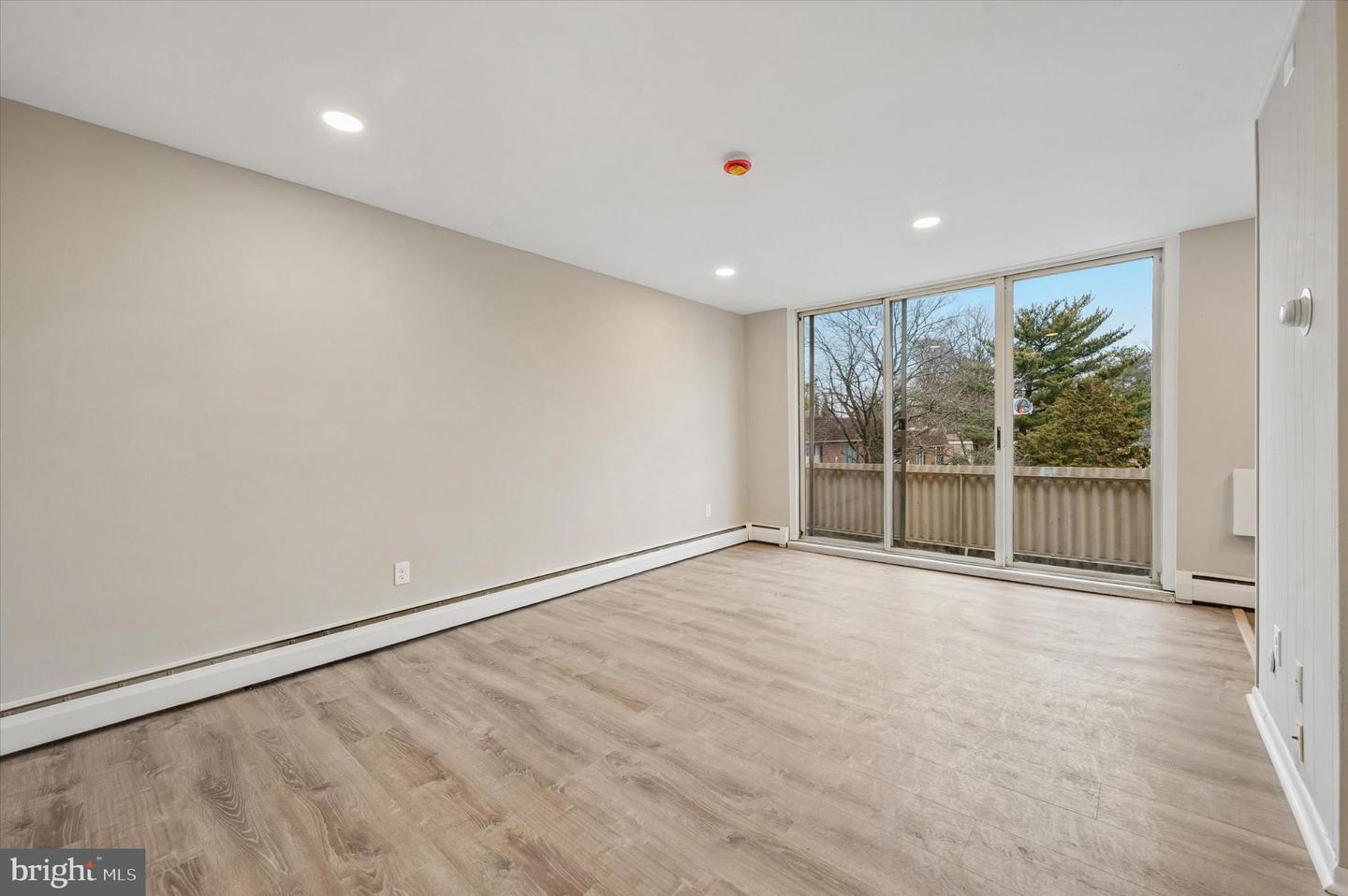 100 E Glenolden Ave #r-11 Property Photo 4