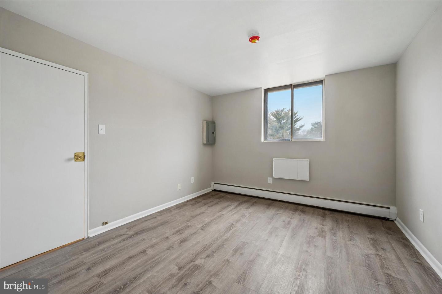 100 E Glenolden Ave #r-11 Property Photo 11